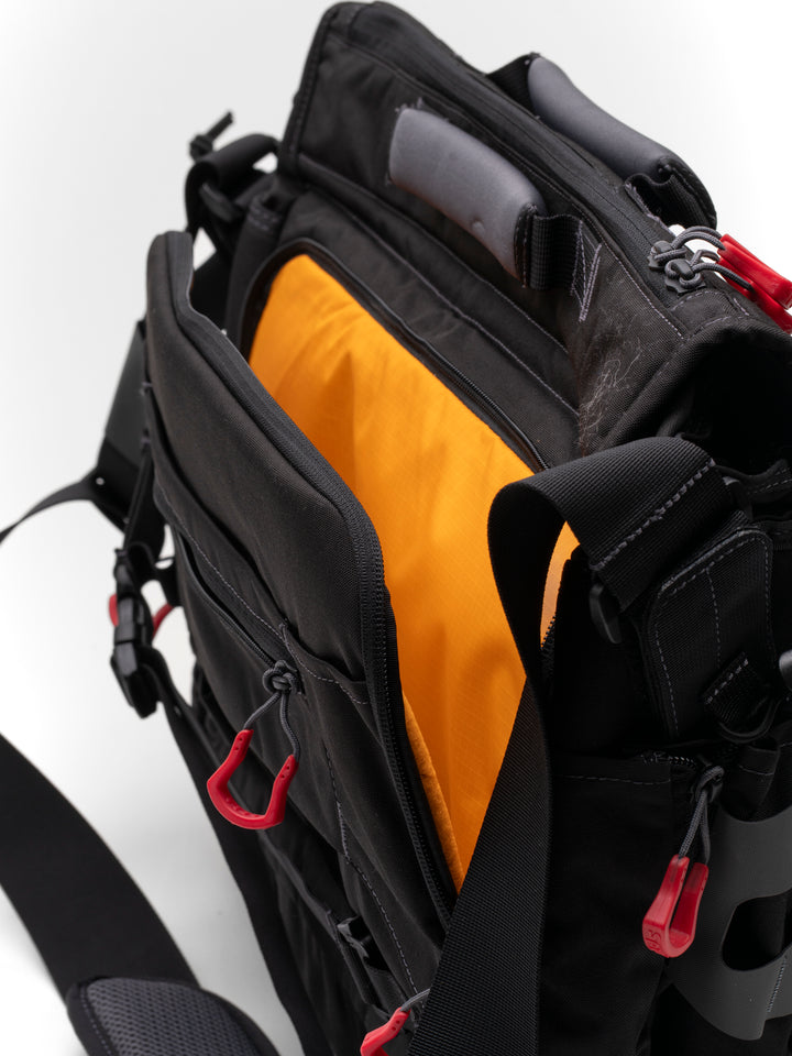 Spyderco X Vanquest® Envoy-17™ Messenger Bag BG02Internals-4